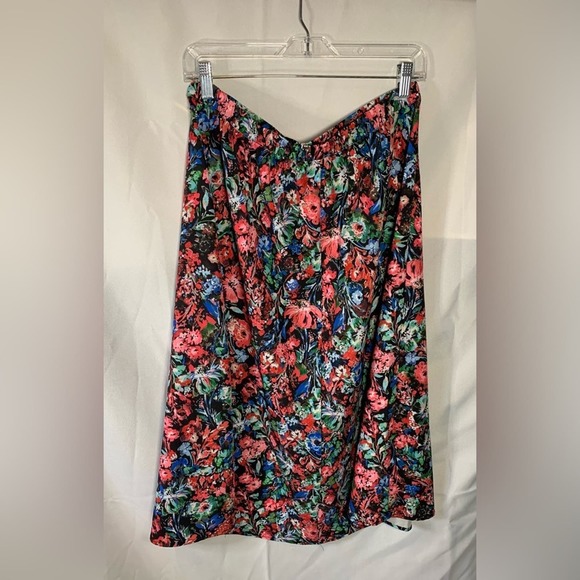 T Tahari Medium A Line Pull On Skirt Floral NWT - Picture 6 of 8